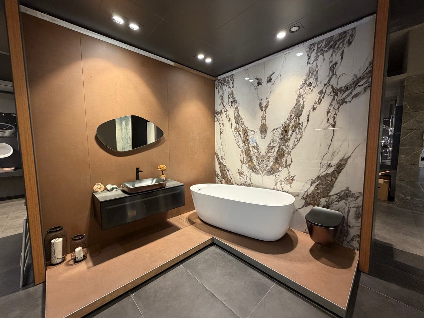 Büyük ebat plaka ile banyo
